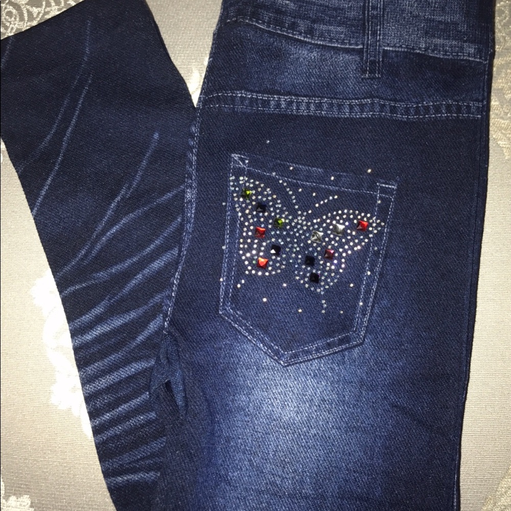 Capri Jeggings with bling on back pockets!